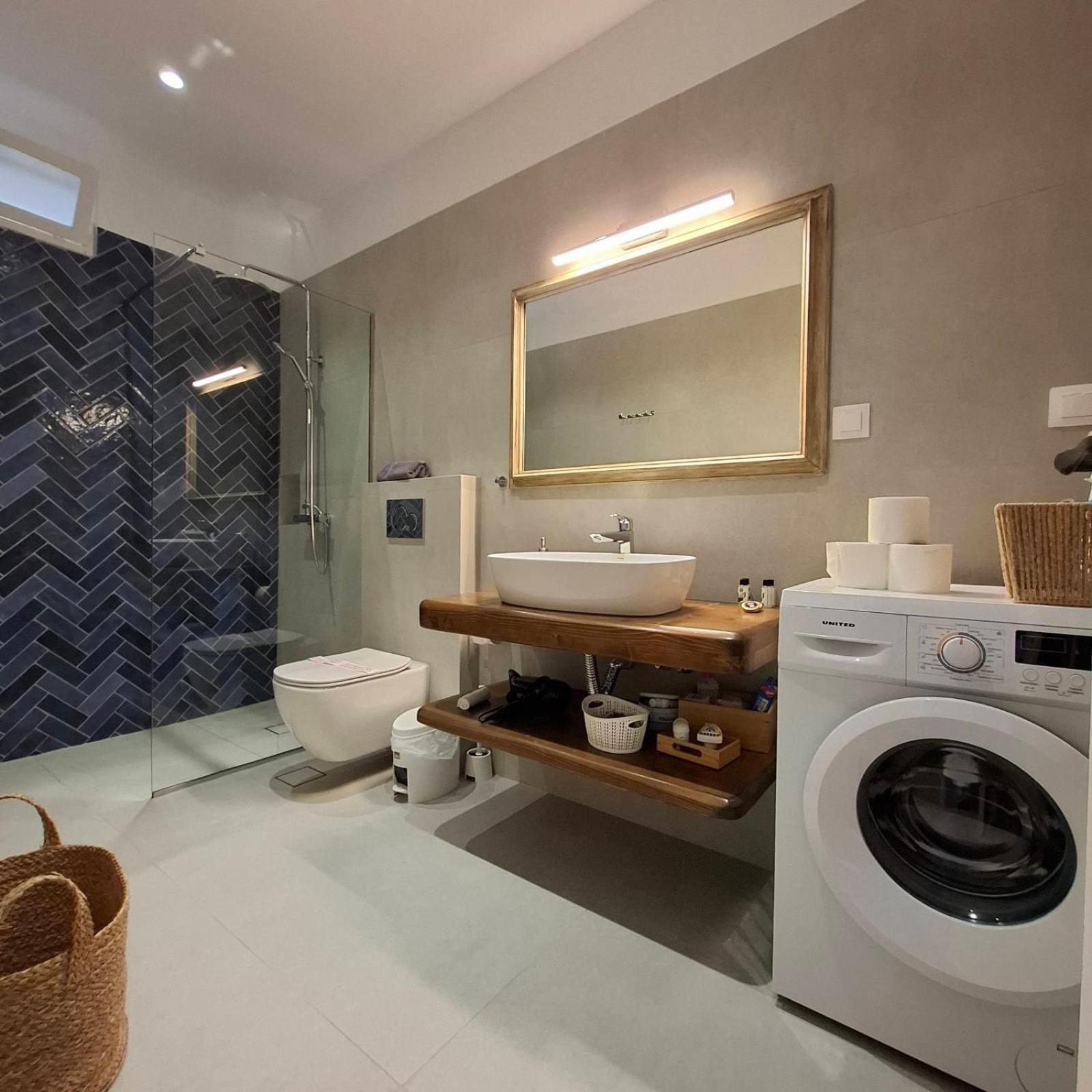 Aquarella-Stylish Veranda Apartment In Centre Of Poros Town Bagian luar foto