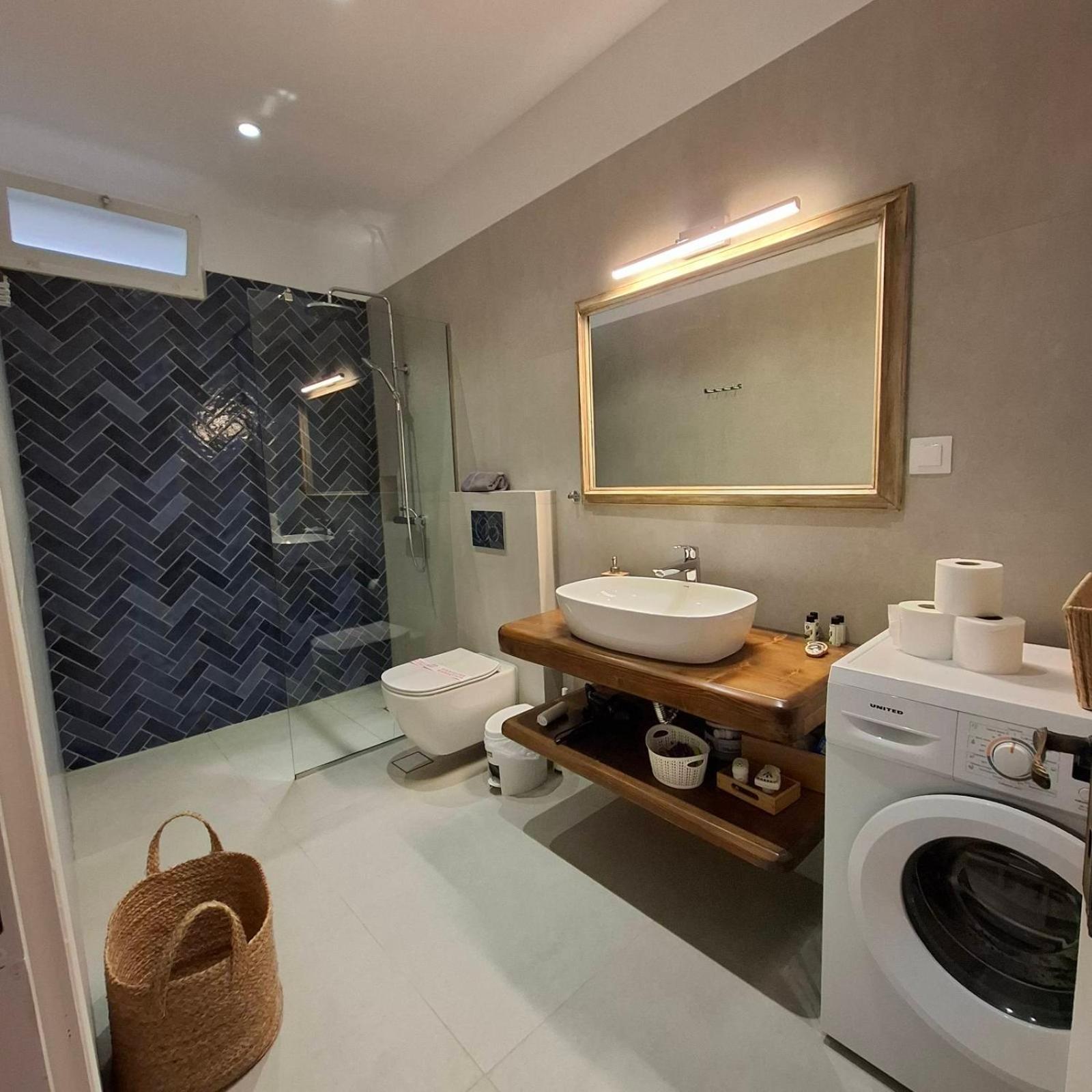 Aquarella-Stylish Veranda Apartment In Centre Of Poros Town Bagian luar foto