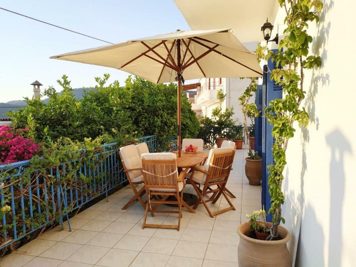 Aquarella-Stylish Veranda Apartment In Centre Of Poros Town Bagian luar foto