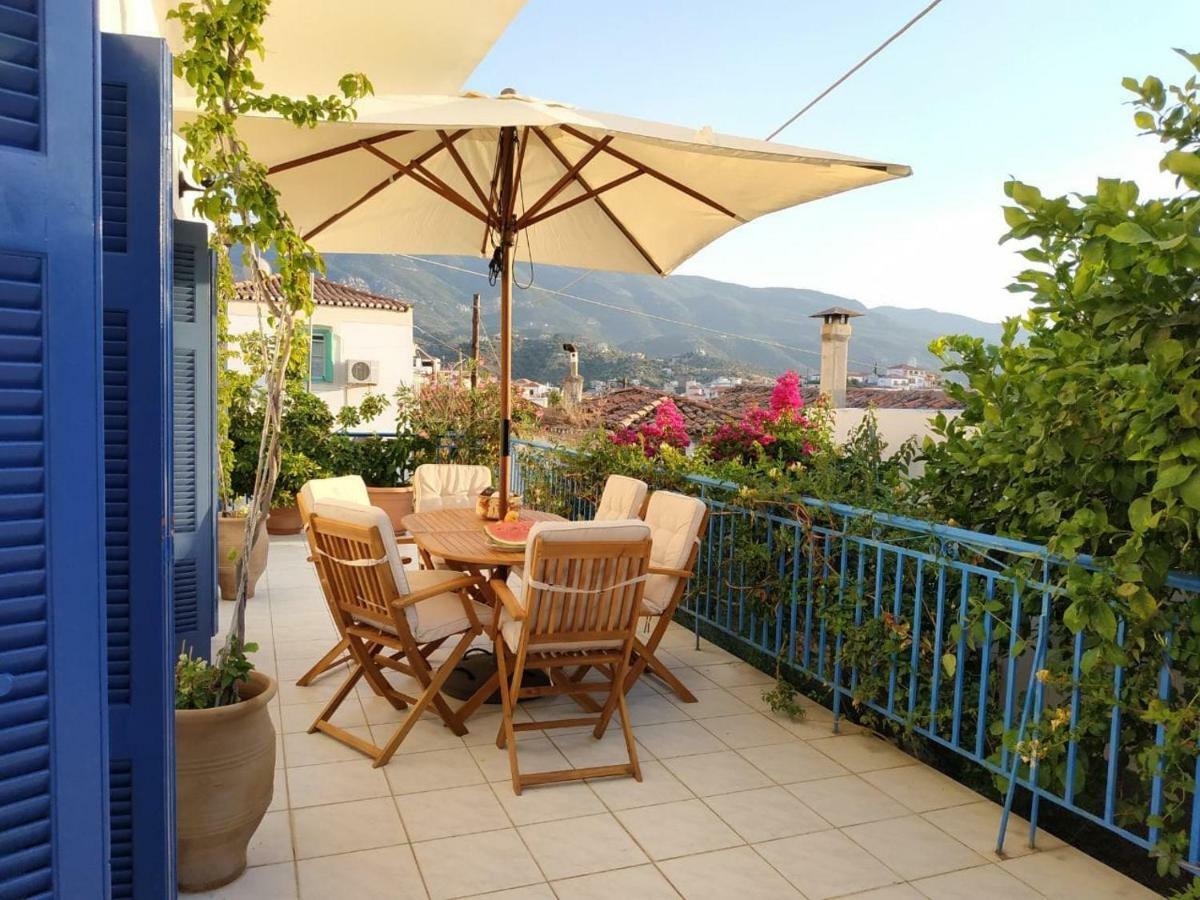 Aquarella-Stylish Veranda Apartment In Centre Of Poros Town Bagian luar foto