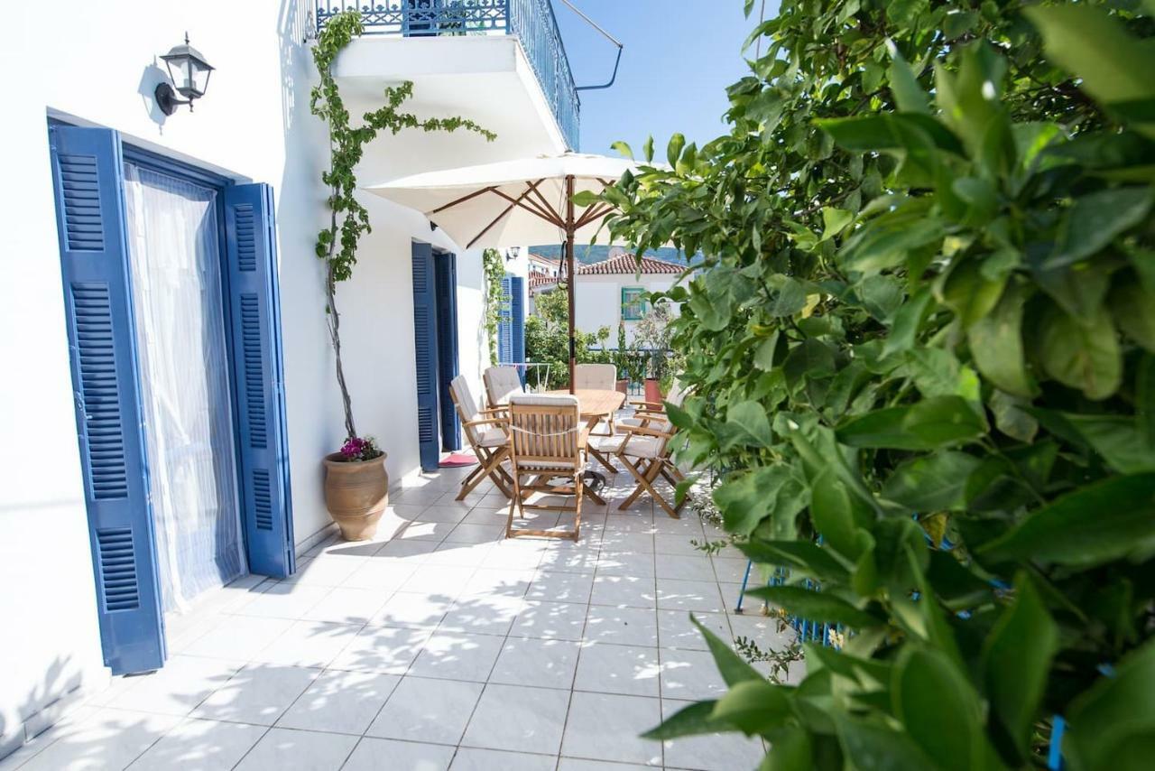 Aquarella-Stylish Veranda Apartment In Centre Of Poros Town Bagian luar foto